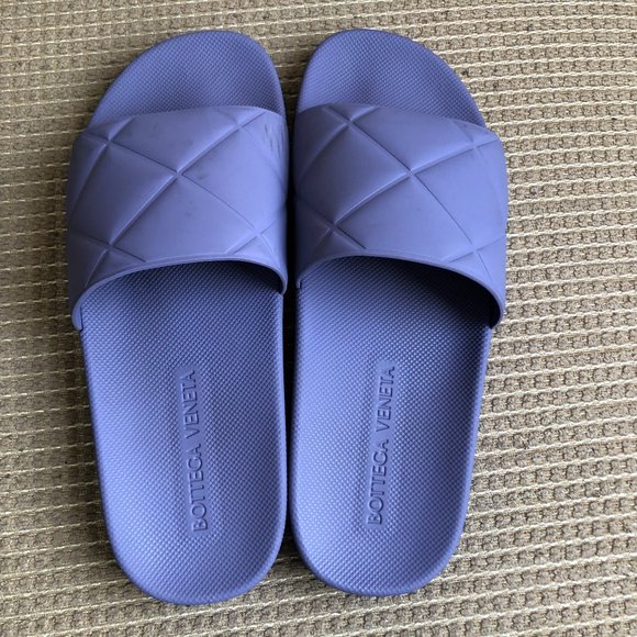 BOTTEGA VENETA Men\'s Quilted Lilac Slide Sandals. main image 12